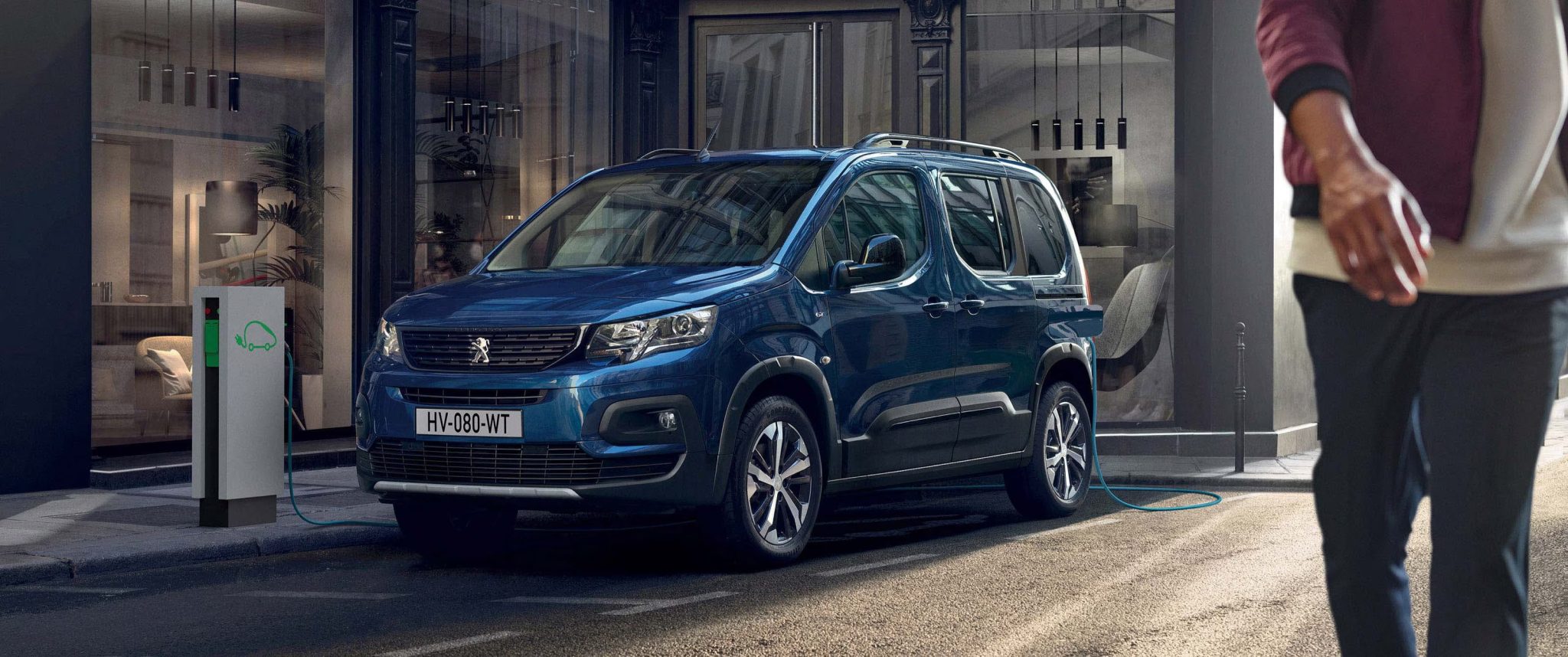 15 Best SUVs with Sliding Doors in 2024